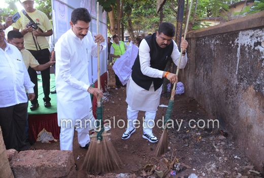 Union Minister Dharmendra Pradhan launches Swachch Bharath campaign of Ramakrishna Mission 1